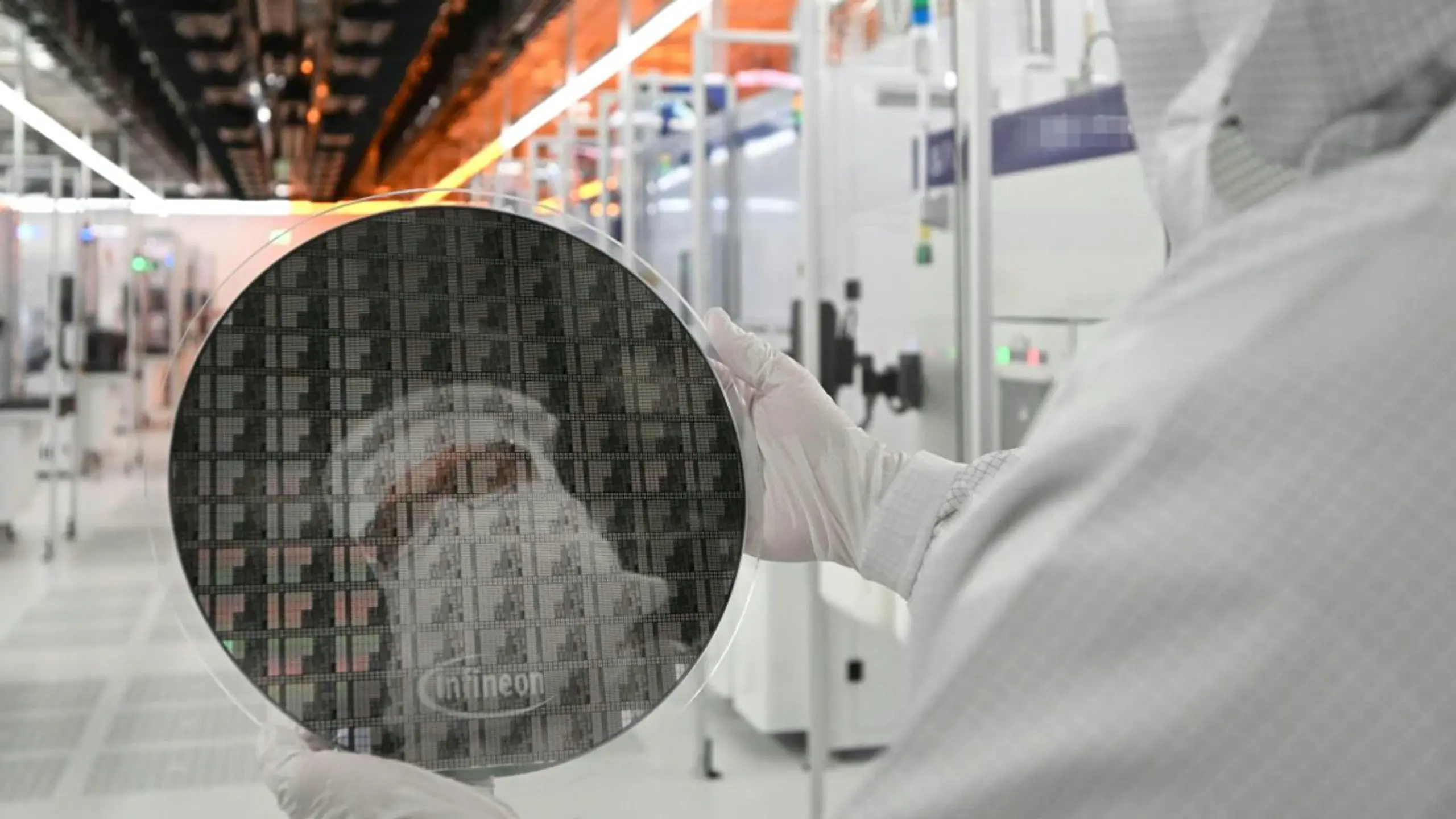 © Barbara Gindl, Themenbild, Apa Hochvolumenfertigung für Halbleiter aus Galliumnitrid