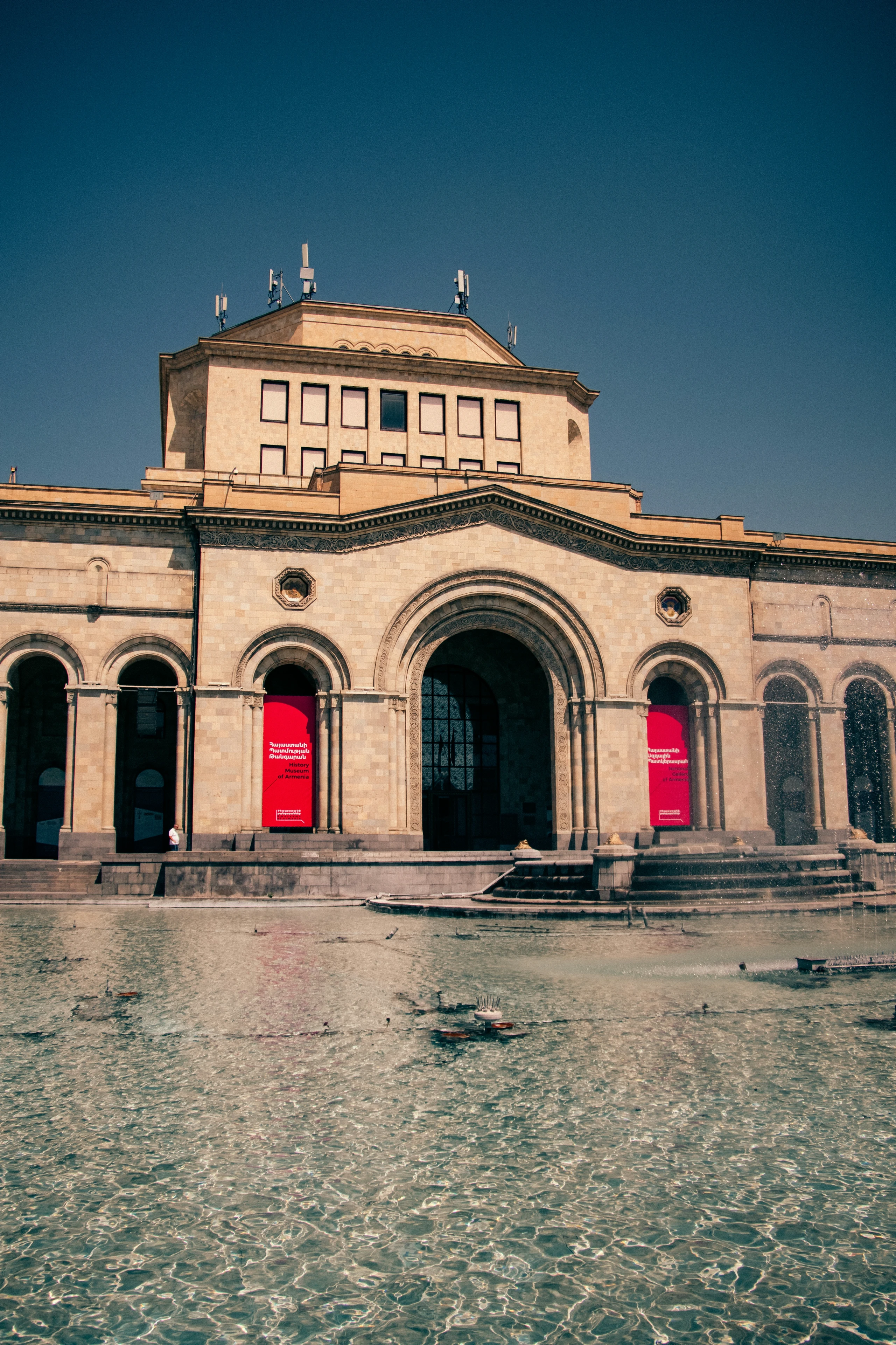 Regierungsgebäude am Platz der Republik in Jerewan, Armenien