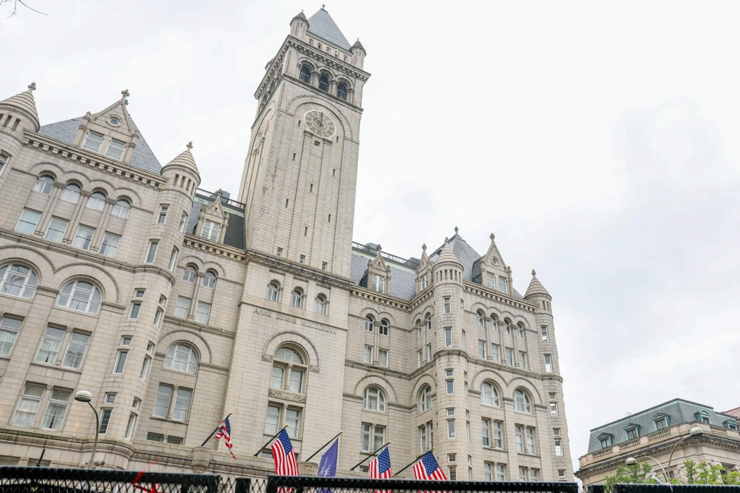 Umsatzziel nicht erreicht, Geschäft mit Waldorf Astoria lief aber gut