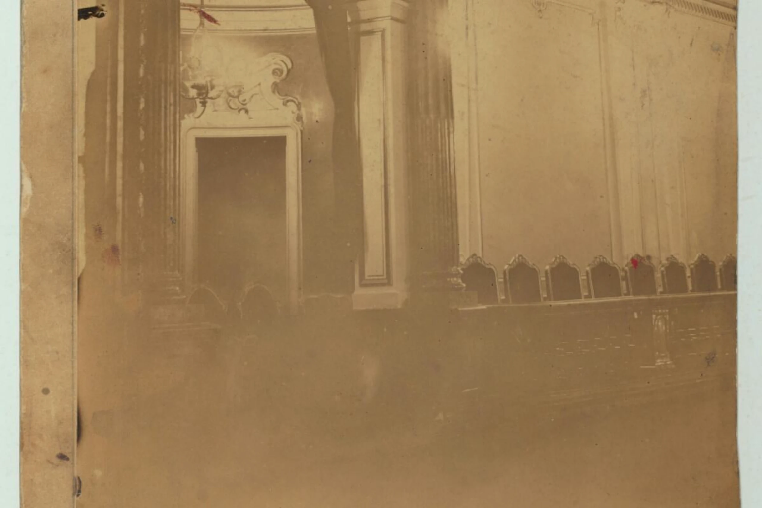 Foto des Theaters im Schloss Esterházy in Totis mit Klimts Notizen