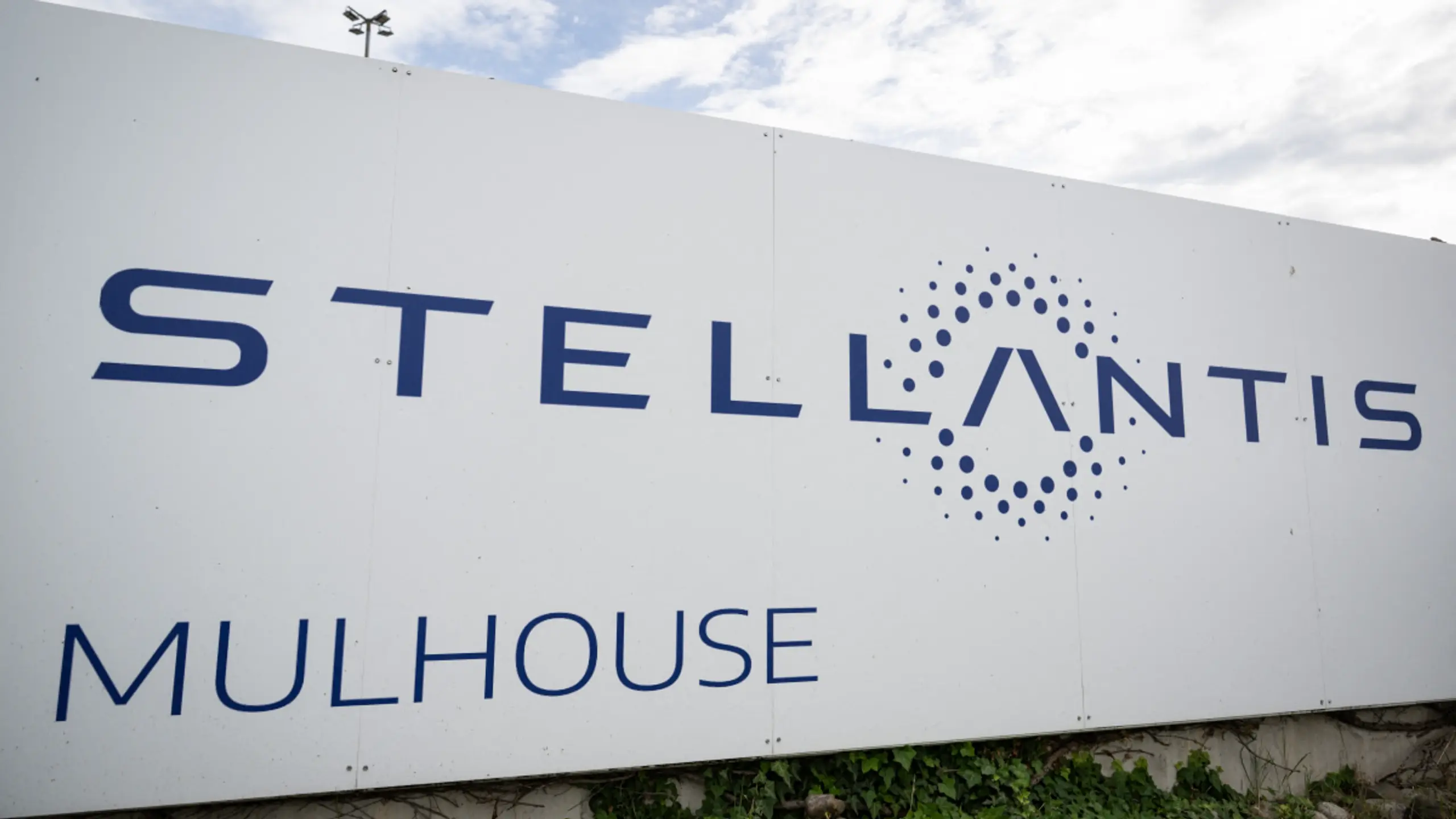 © AFP, SEBASTIEN BOZON, Apa Stellantis weiter im Tief