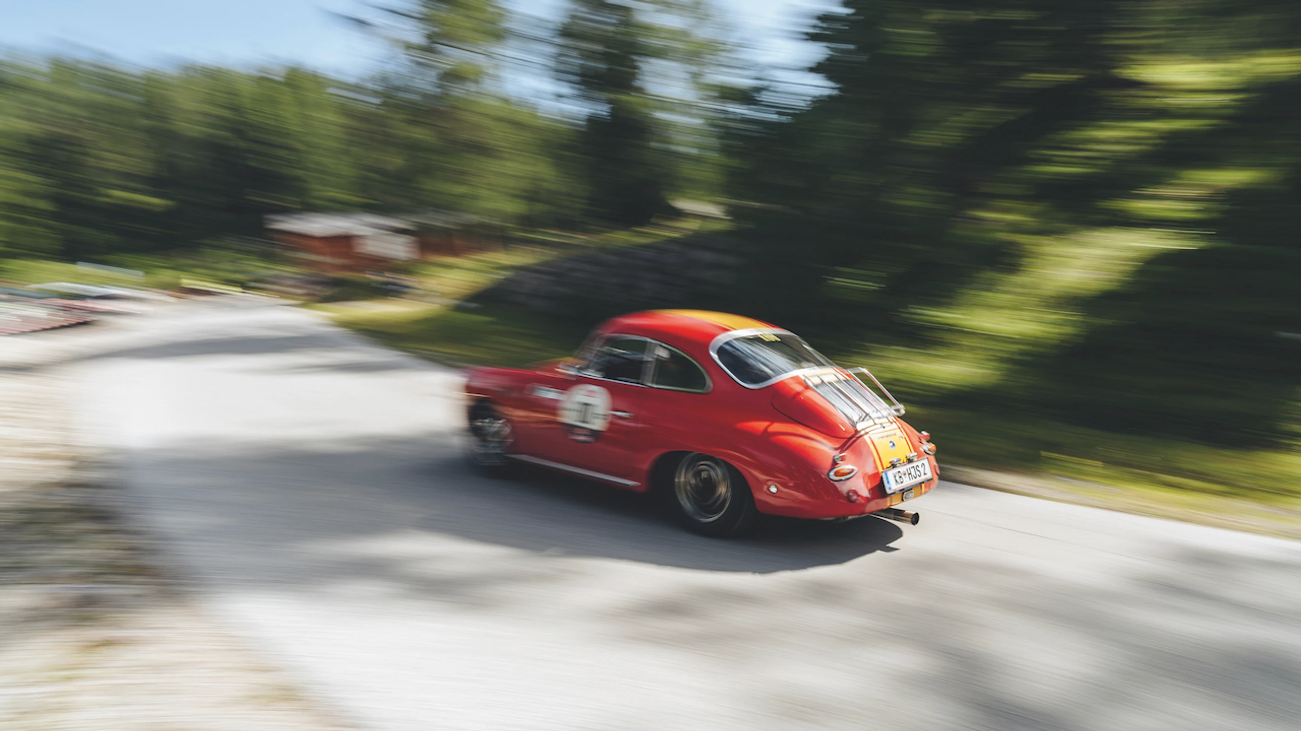 © Enes Daniskan Blurred image background