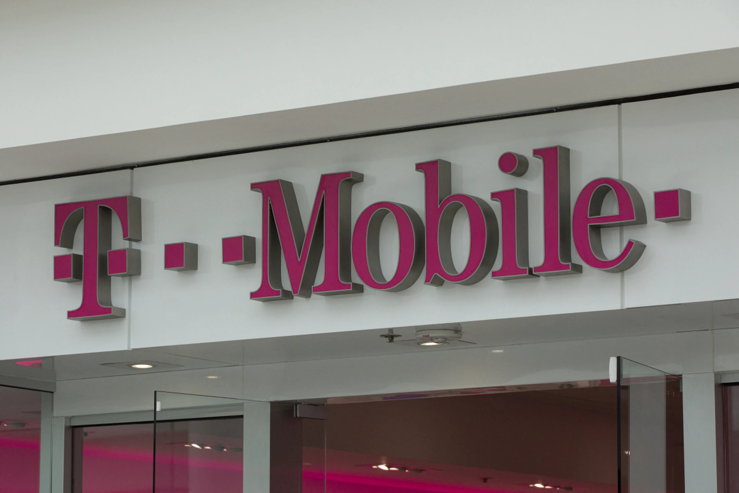Kreise: Deutsche Telekom legt Fusion mit T-Mobile US auf Eis