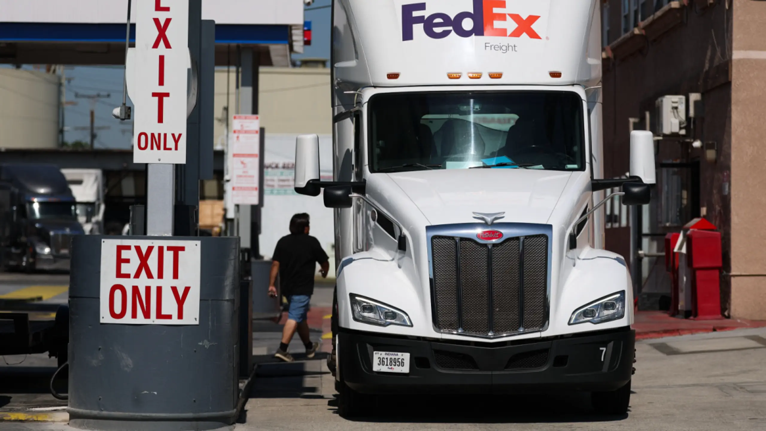 © AFP, PATRICK T. FALLON, Apa FedEx-Aktien verlieren wegen Margensorgen nachbörslich 4 Prozent