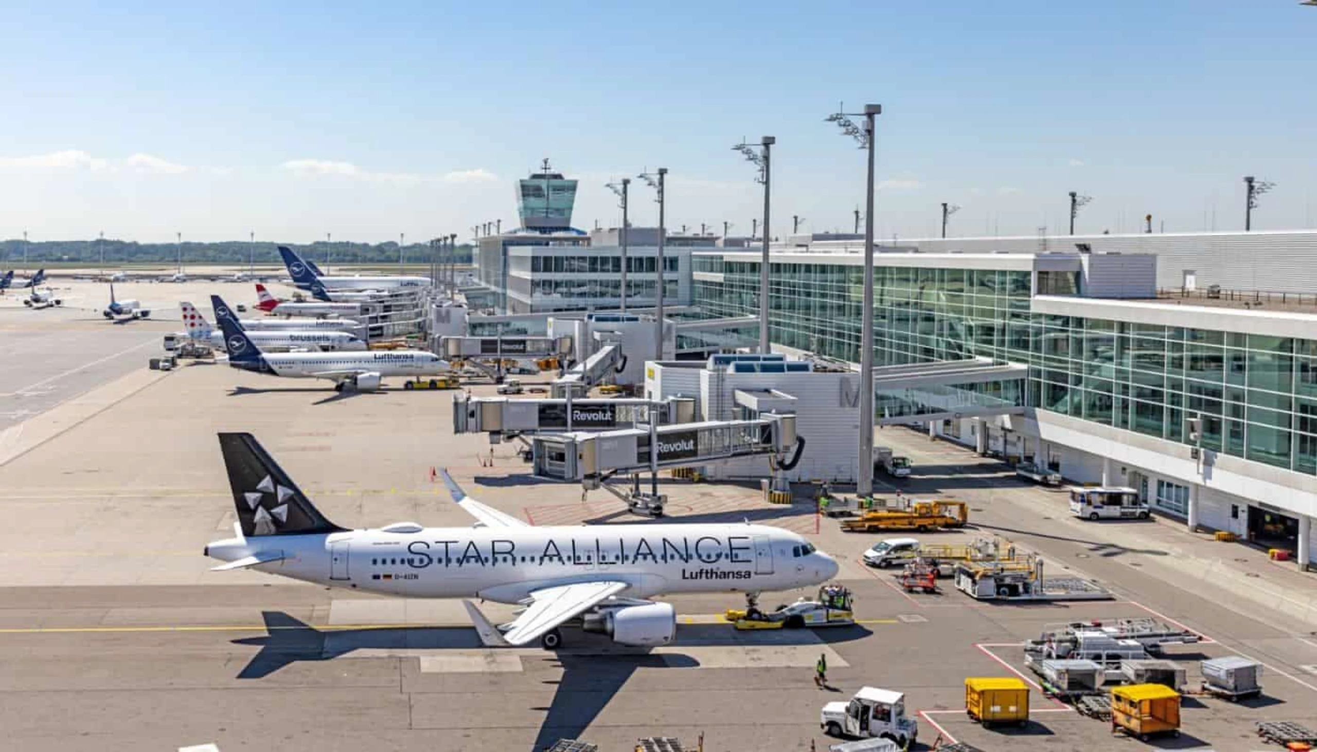 Flugzeuge von Star-Alliance-Airlines auf dem Vorfeld des Flughafens München