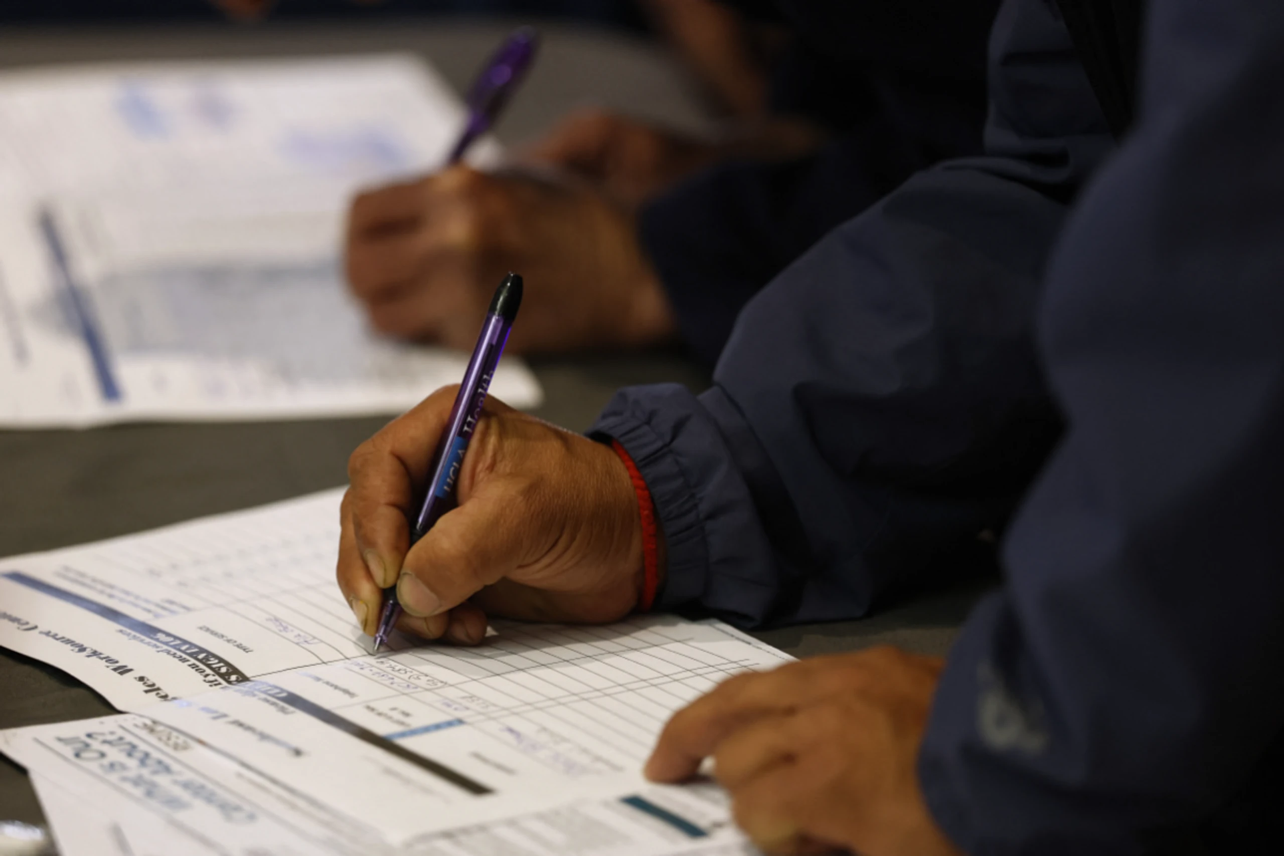 Volkswirte hatten im Schnitt mit 198.000 Anträgen gerechnet