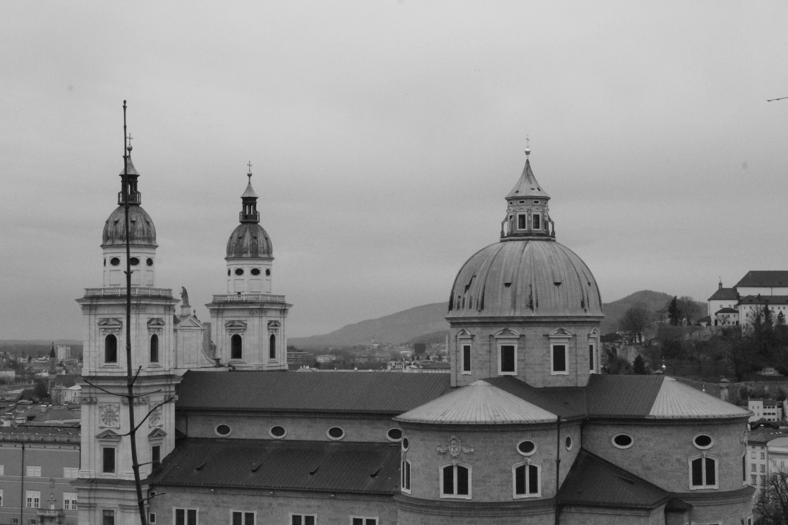 Kirche mit Kuppeln in der Salzburger Altstadt