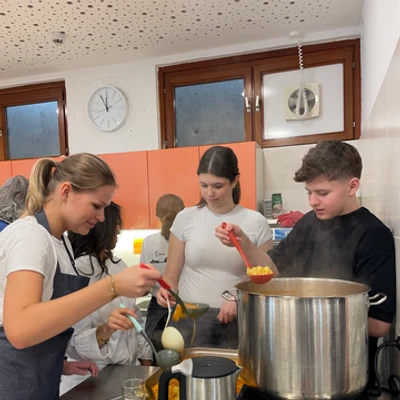 Essen für die Seele: ein Sozialprojekt der 4HKA