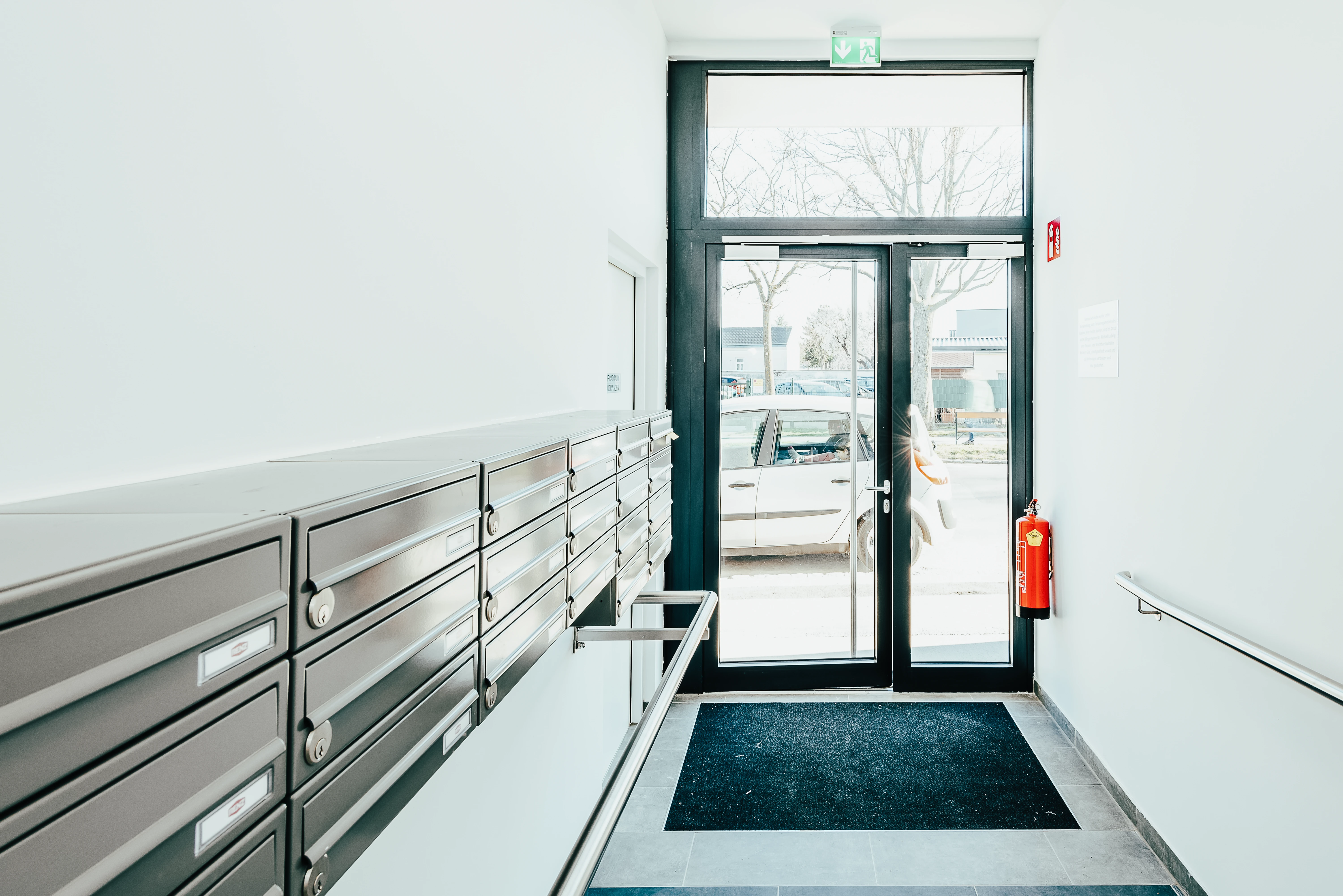 Eingangsbereich mit Postkästchen