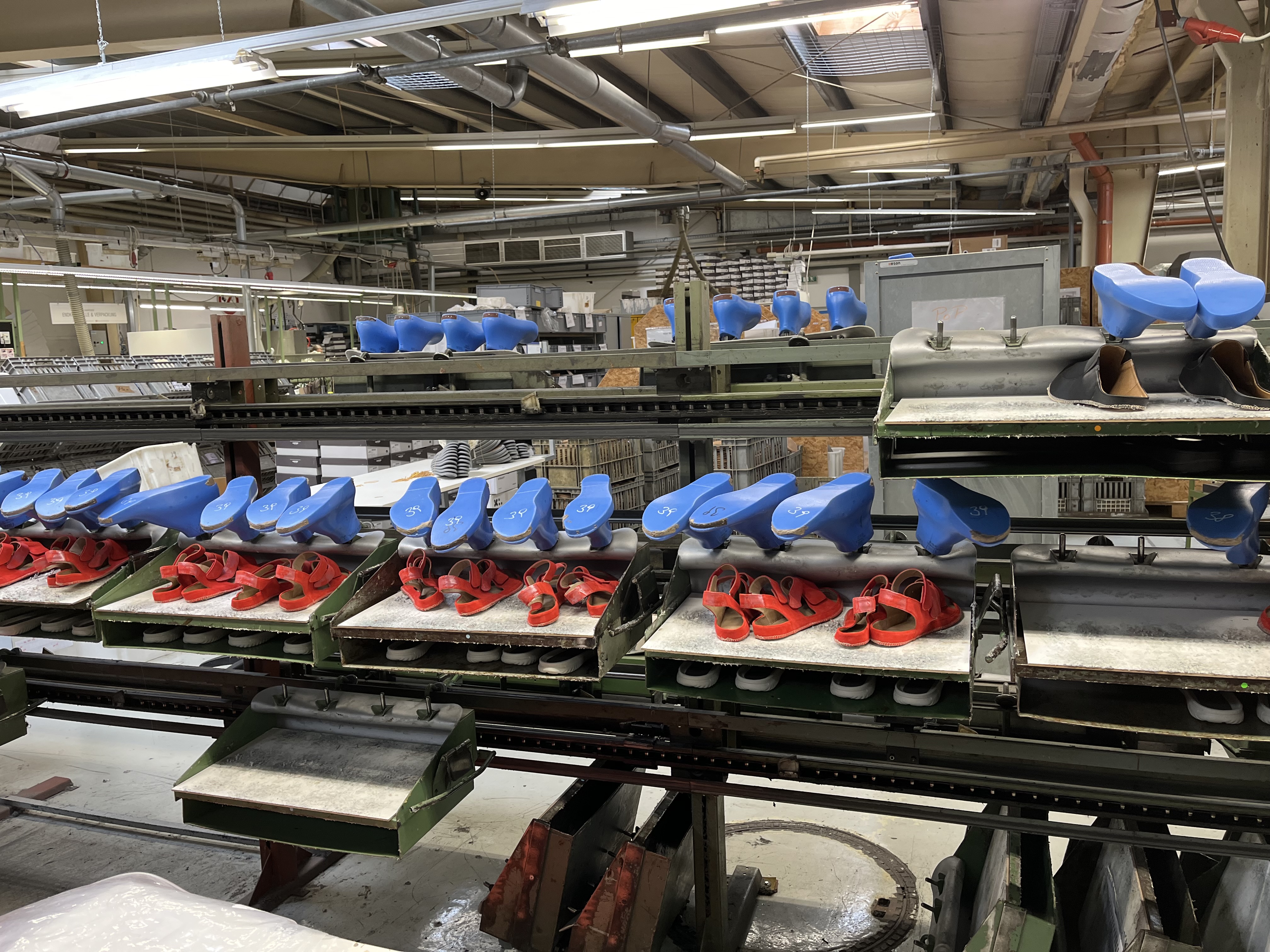 Von der Theorie zur Praxis: Einblicke in die Welt der Modeproduktion