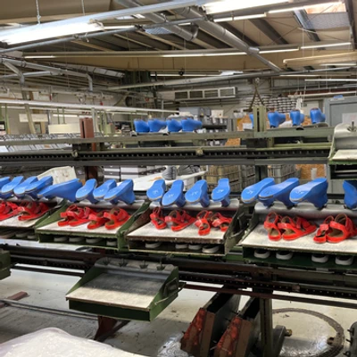 Von der Theorie zur Praxis: Einblicke in die Welt der Modeproduktion