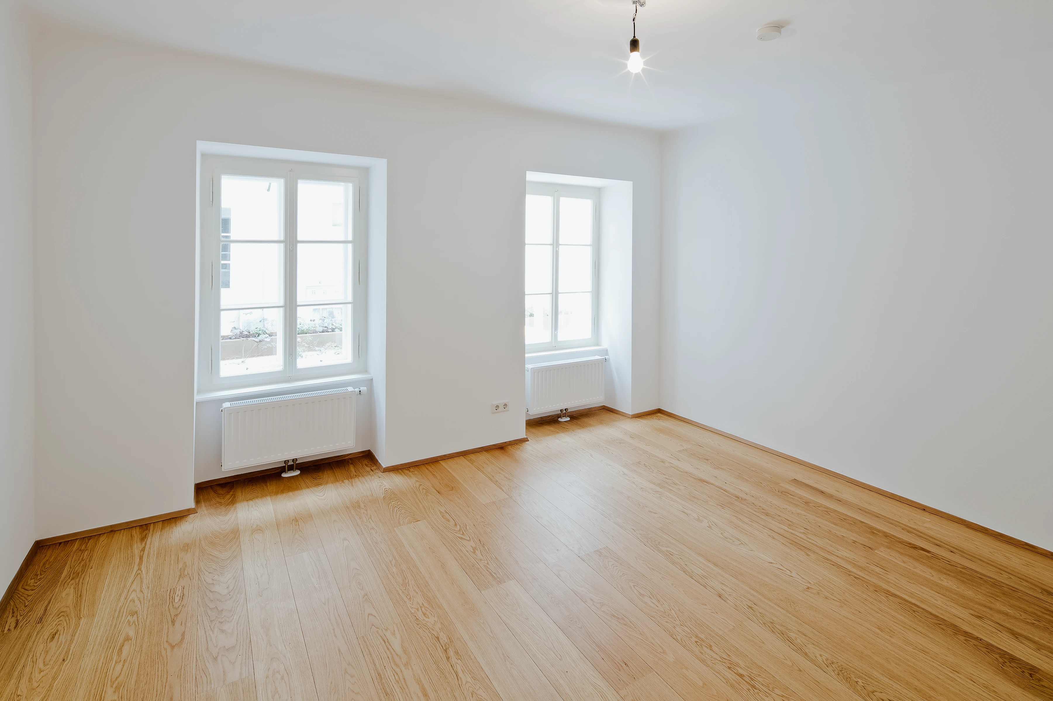 Renovierter Altbau mit 2 Fenstern