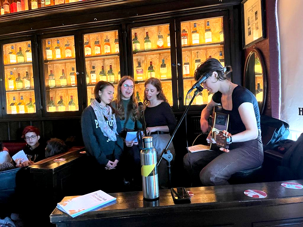 Pub sing-along