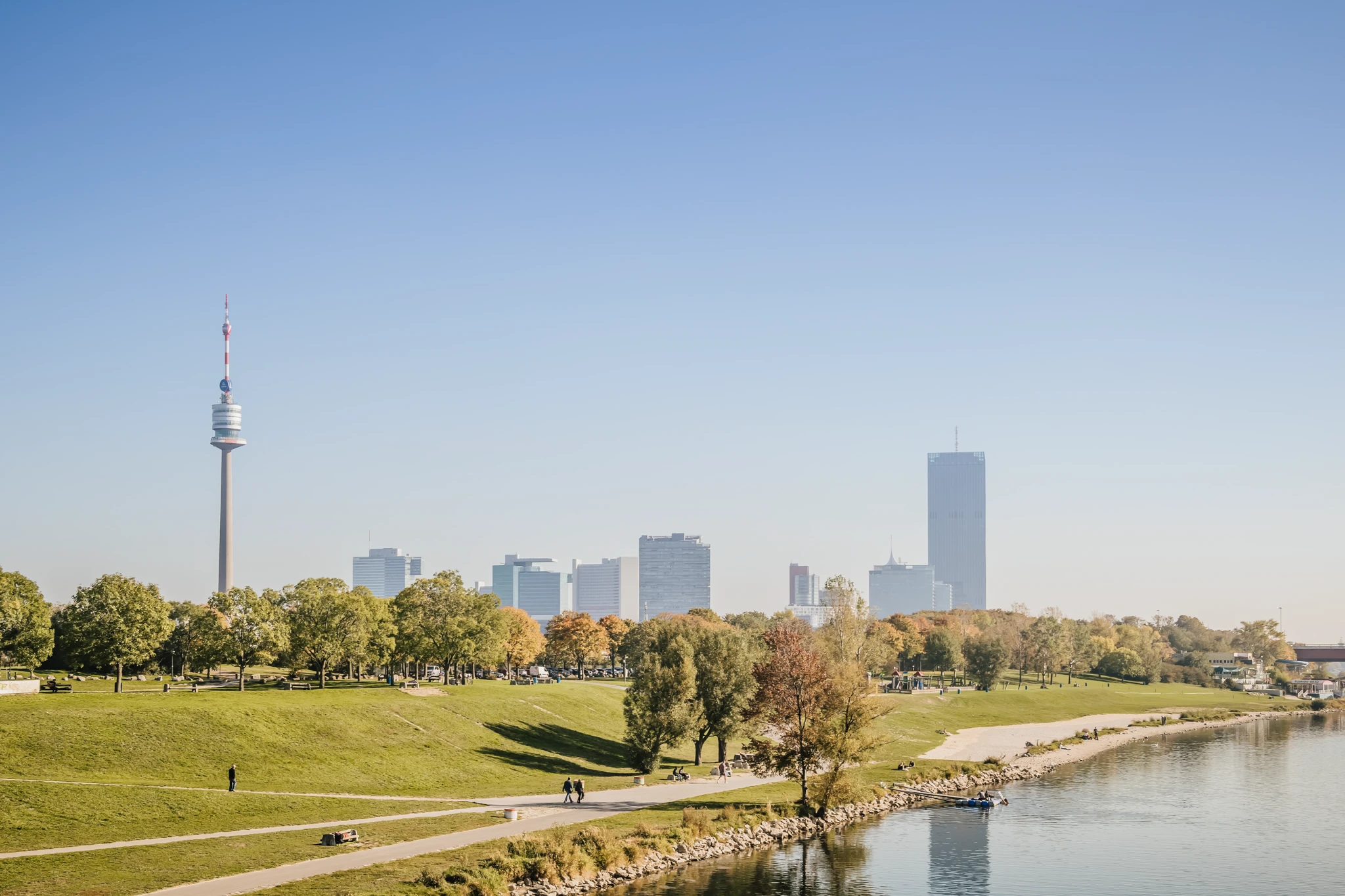 Skyline von Wien mit Fluss
