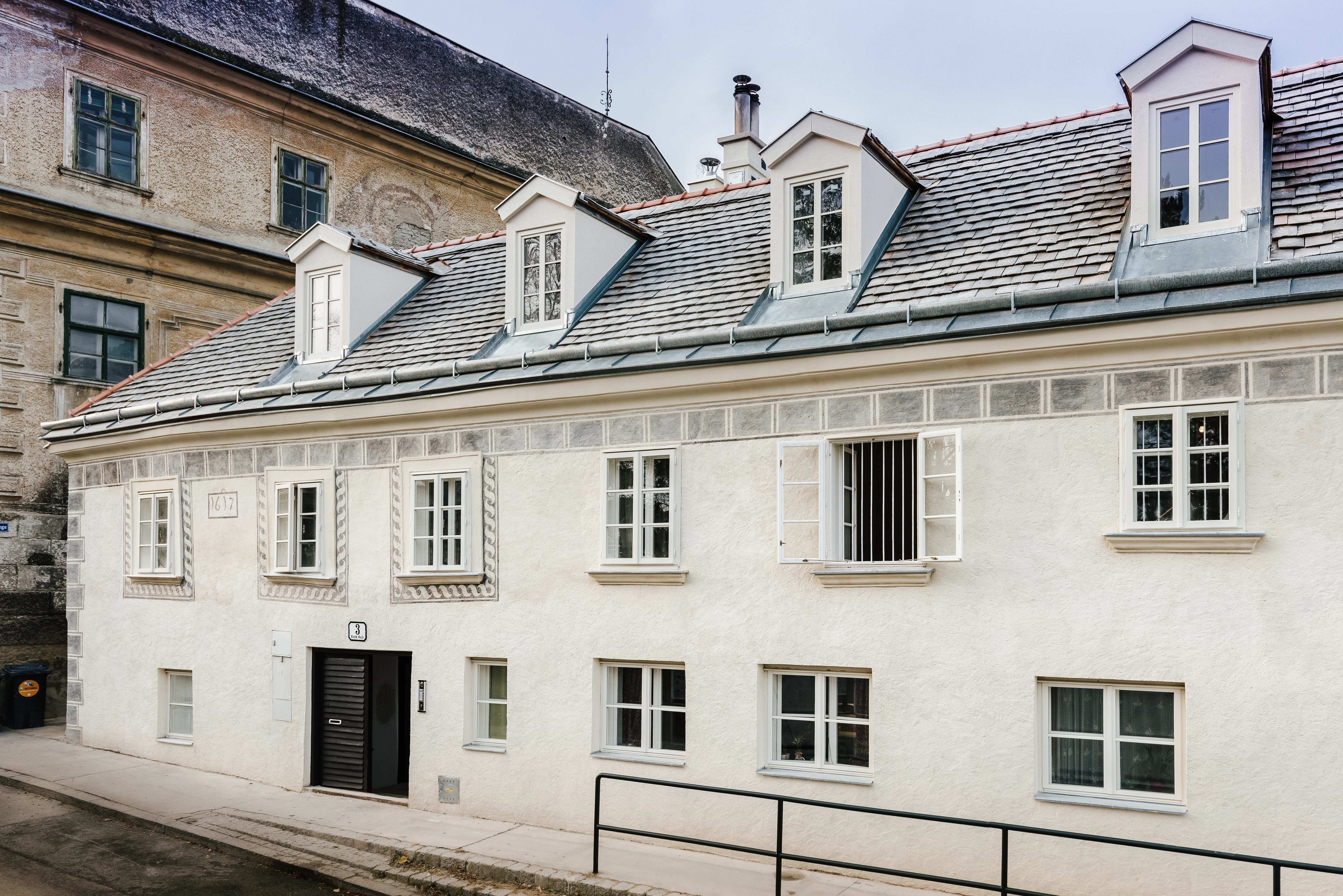 Fassade Wohnhaus von Straße fotografiert