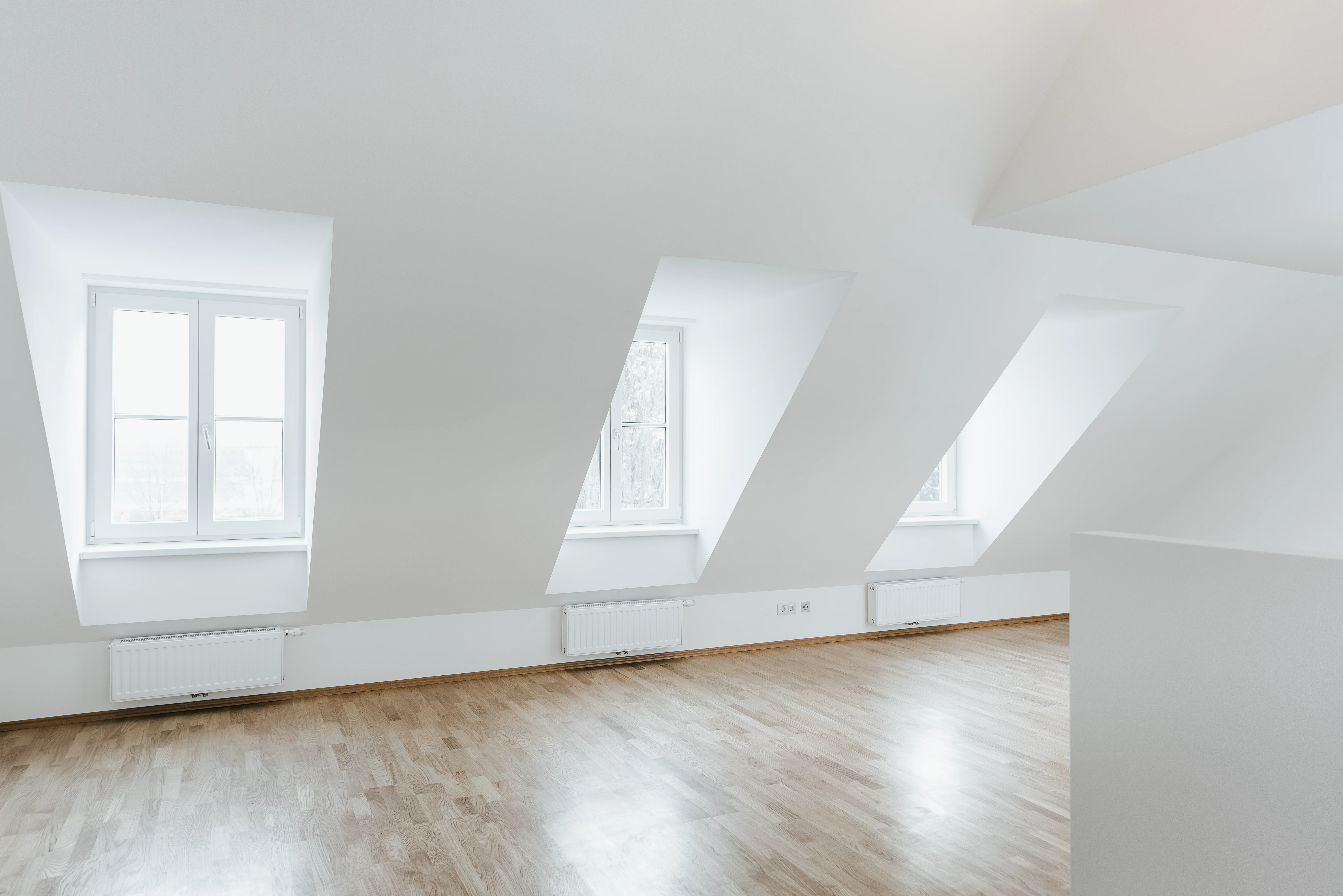 Dachgeschoss Wohninvestment mit 3 Fenstern